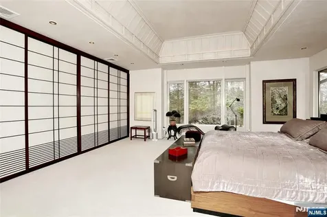 8 Red Rock Trail Saddle River NJ 07458