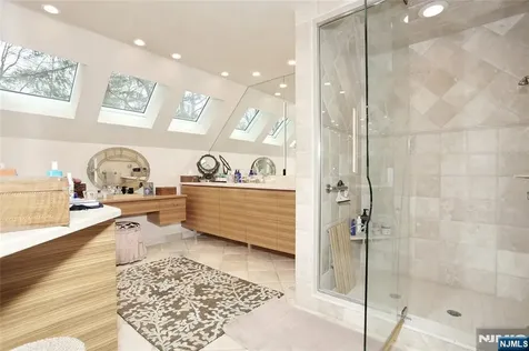 8 Red Rock Trail Saddle River NJ 07458