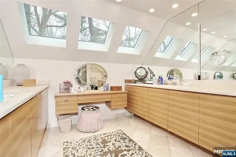 8 Red Rock Trail Saddle River NJ 07458