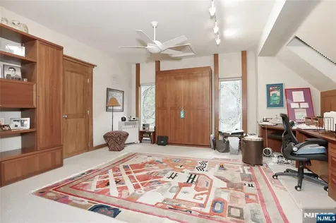 8 Red Rock Trail Saddle River NJ 07458