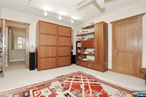 8 Red Rock Trail Saddle River NJ 07458