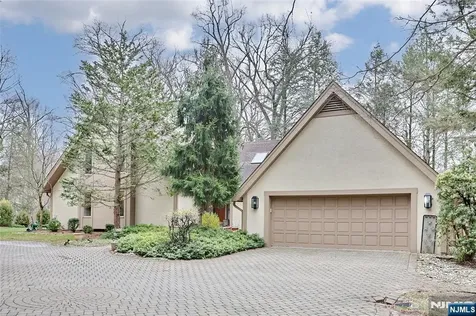 8 Red Rock Trail Saddle River NJ 07458
