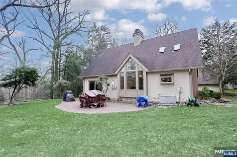 8 Red Rock Trail Saddle River NJ 07458