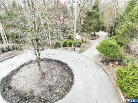 8 Red Rock Trail Saddle River NJ 07458
