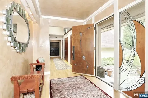8 Red Rock Trail Saddle River NJ 07458