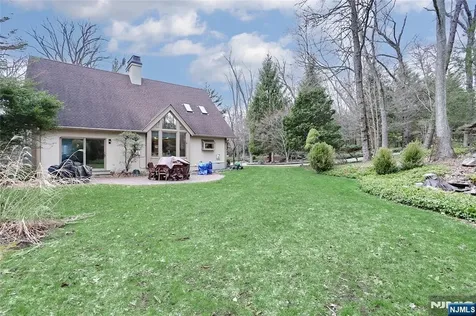 8 Red Rock Trail Saddle River NJ 07458