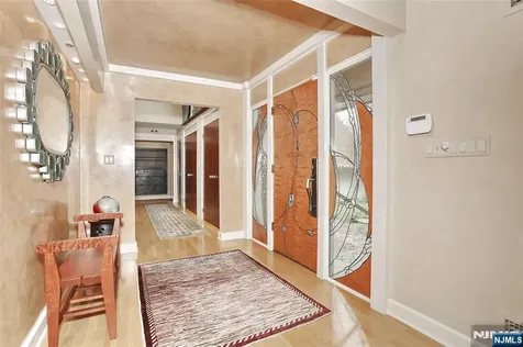8 Red Rock Trail Saddle River NJ 07458