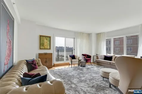 3219 City Place Edgewater NJ 07020