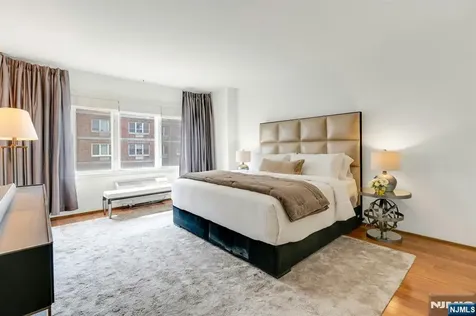 3219 City Place Edgewater NJ 07020
