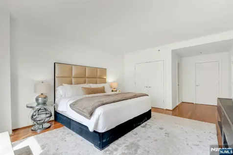 3219 City Place Edgewater NJ 07020