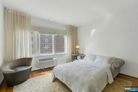 3219 City Place Edgewater NJ 07020