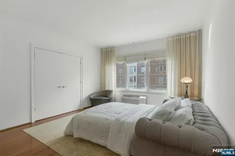 3219 City Place Edgewater NJ 07020