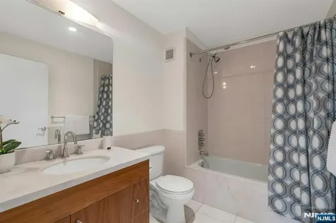 3219 City Place Edgewater NJ 07020