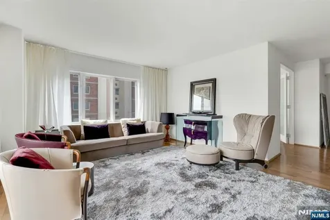 3219 City Place Edgewater NJ 07020