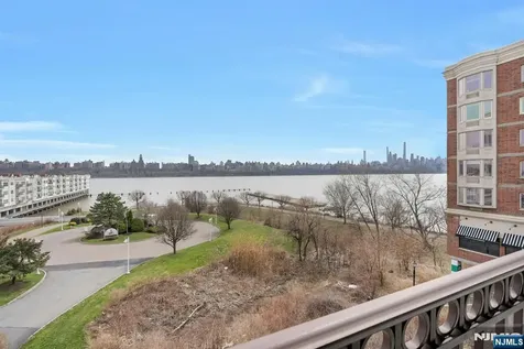 3219 City Place Edgewater NJ 07020