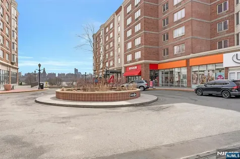 3219 City Place Edgewater NJ 07020