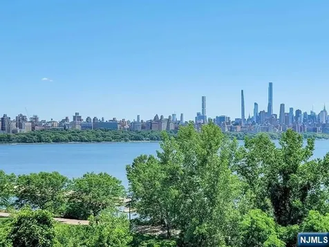 3219 City Place Edgewater NJ 07020
