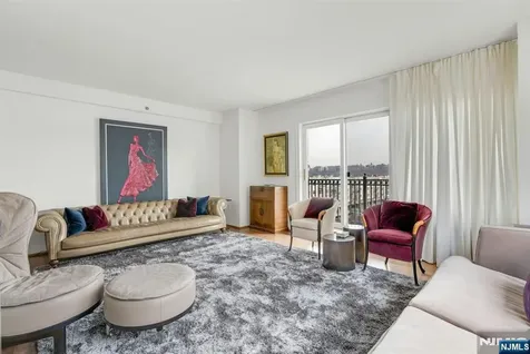 3219 City Place Edgewater NJ 07020
