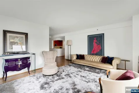 3219 City Place Edgewater NJ 07020