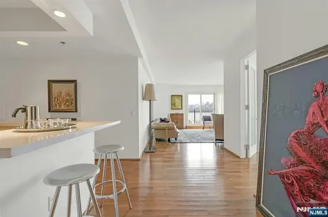 3219 City Place Edgewater NJ 07020