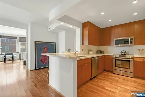 3219 City Place Edgewater NJ 07020
