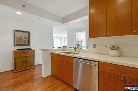3219 City Place Edgewater NJ 07020