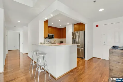 3219 City Place Edgewater NJ 07020