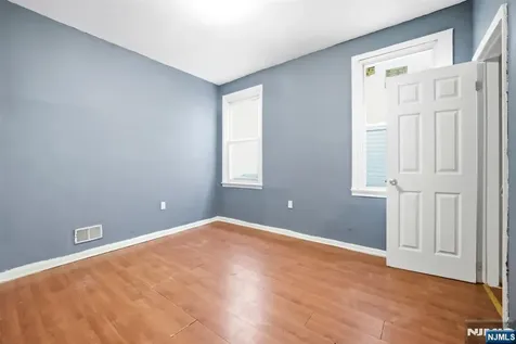 375 6th Avenue Newark NJ 07107