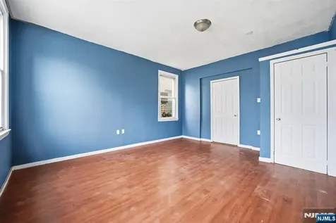 375 6th Avenue Newark NJ 07107