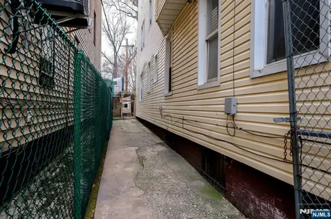 375 6th Avenue Newark NJ 07107