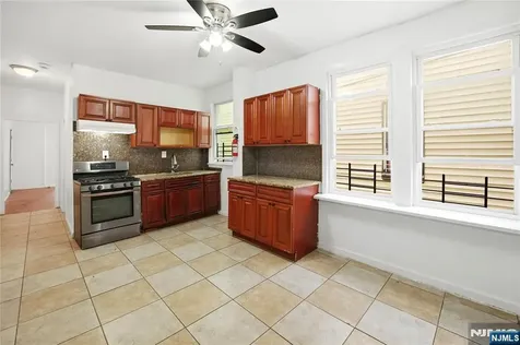 375 6th Avenue Newark NJ 07107
