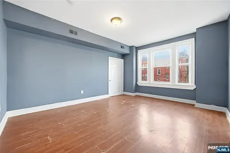 375 6th Avenue Newark NJ 07107