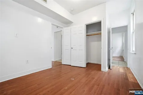 375 6th Avenue Newark NJ 07107