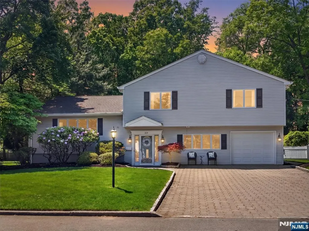 219 Kociemba Drive River Vale NJ 07675