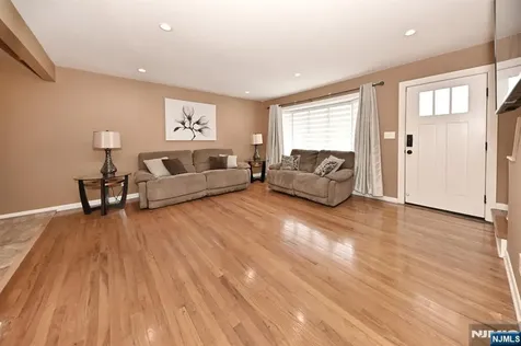 217 Sweetbriar Place Paramus NJ 07652