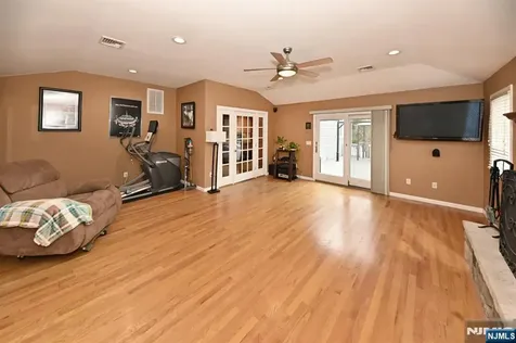 217 Sweetbriar Place Paramus NJ 07652