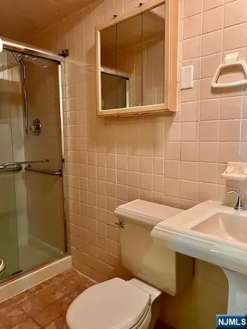 661 Clinton Place Ridgefield NJ 07657