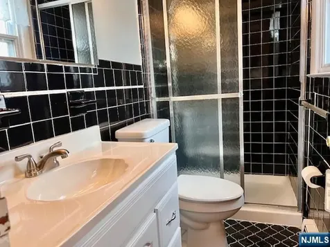 661 Clinton Place Ridgefield NJ 07657