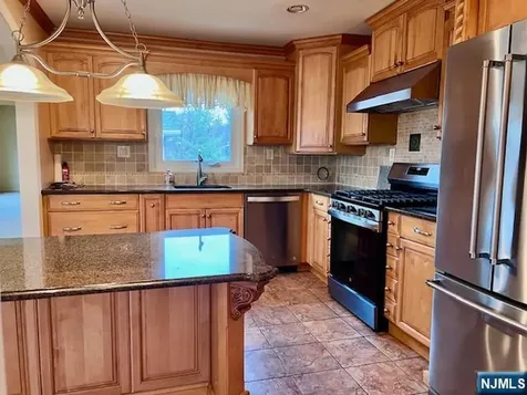 661 Clinton Place Ridgefield NJ 07657