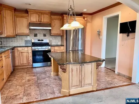 661 Clinton Place Ridgefield NJ 07657