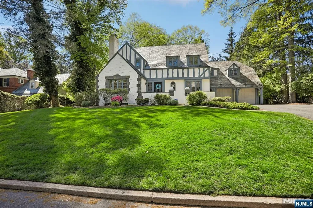 45 Wyncote Road Ho-ho-kus NJ 07423