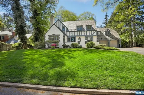 45 Wyncote Road Ho-ho-kus NJ 07423
