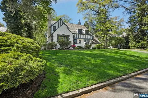45 Wyncote Road Ho-ho-kus NJ 07423