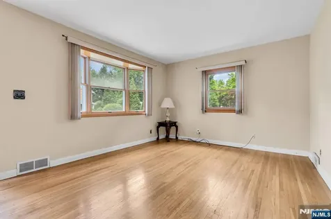 306 Highland Street Cresskill NJ 07626