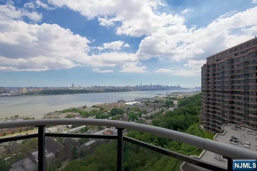 100 Carlyle Cliffside Park NJ 07010