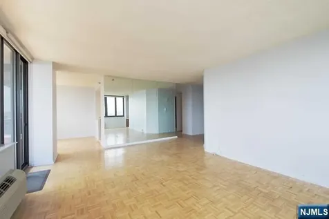 100 Carlyle Cliffside Park NJ 07010