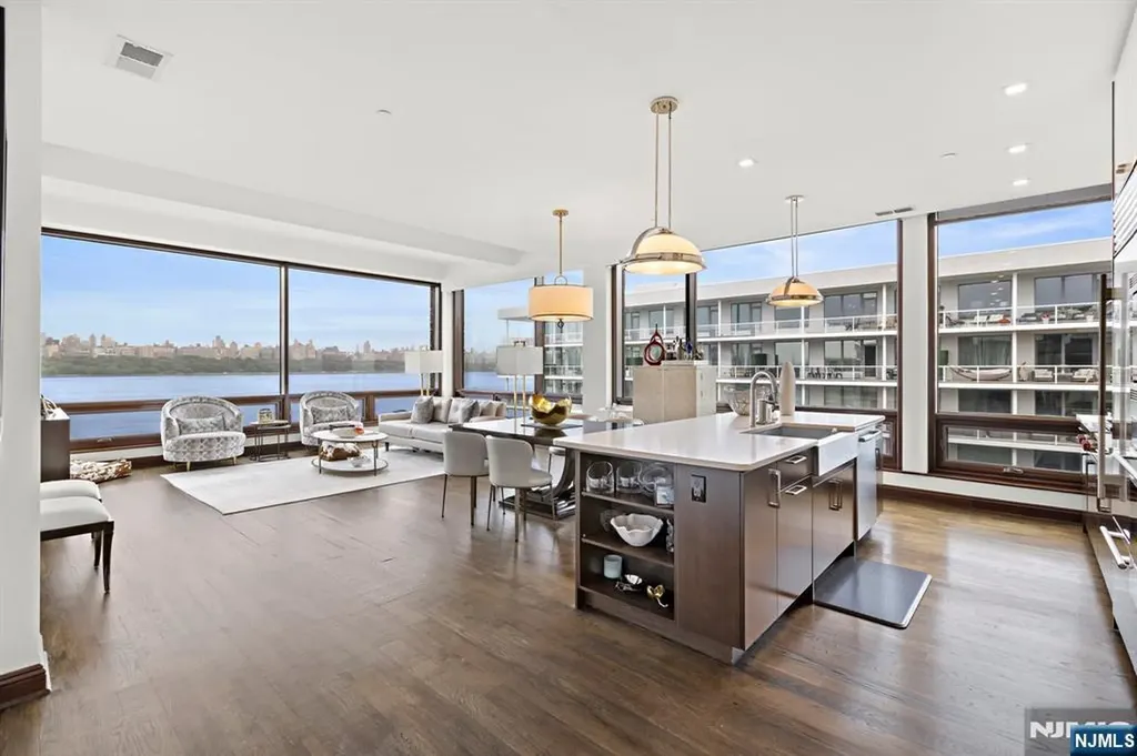 9 Somerset Lane Edgewater NJ 07020