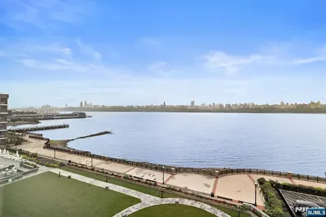 9 Somerset Lane Edgewater NJ 07020