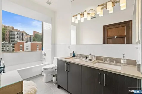 9 Somerset Lane Edgewater NJ 07020