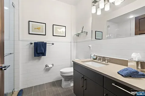9 Somerset Lane Edgewater NJ 07020